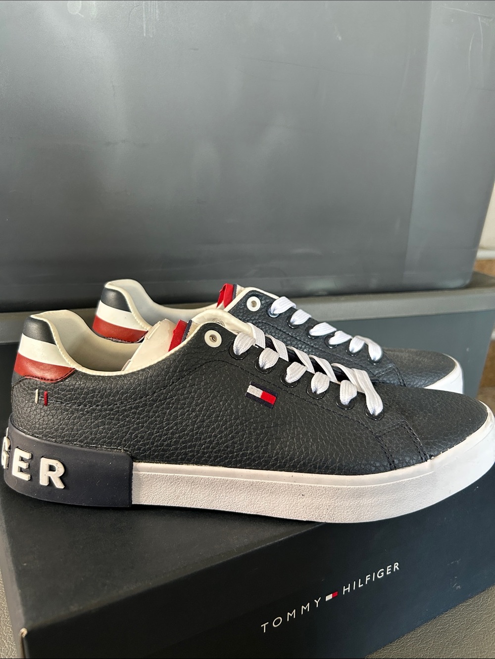 Tommy Hilfiger Black Leather Low-Top Sneakers with White Soles and Red Accents